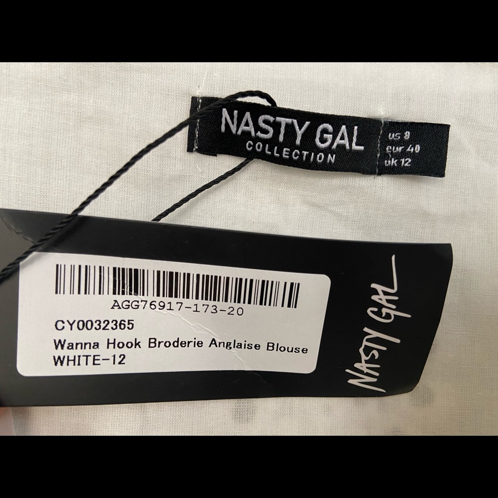 Trendy snap-up crop top - Picture 3 of 3
